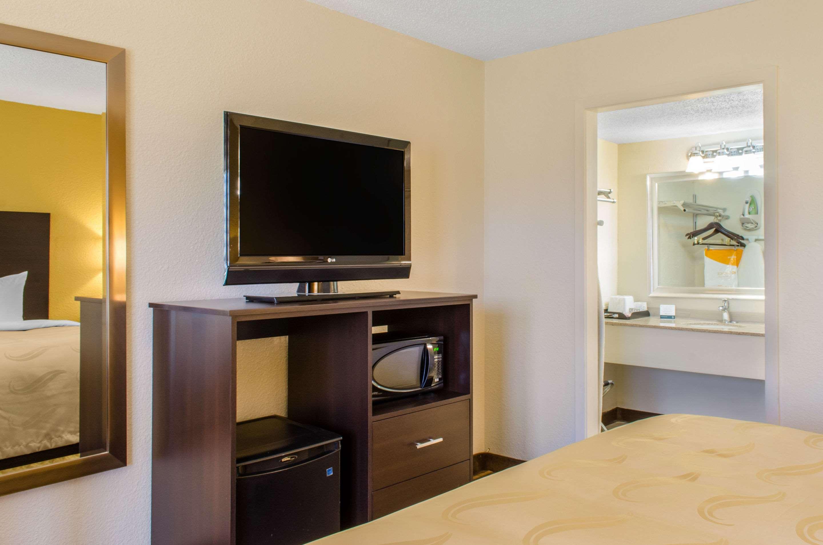 Quality Inn & Suites Laurel Exterior photo